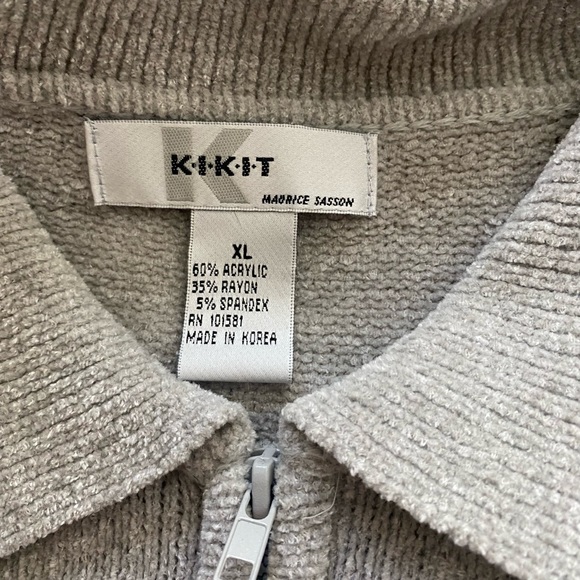 VINTAGE Quarter Zip Sweater! - Picture 2 of 2